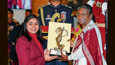 President Droupadi Murmu presents Arjuna Award to Haryana’s wrestler Sarita during the Sports and Adventure Awards 2022 at the Rashtrapati Bhavan in New Delhi (PTI) President Droupadi Murmu presents Arjuna Award to Haryana’s wrestler Sarita during the Sports and Adventure Awards 2022 at the Rashtrapati Bhavan in New Delhi (PTI)
