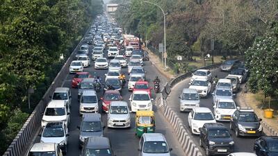 Heavy traffic jam on Sector 15A road in Noida on Wednesday. (Sunil Ghosh/HT Photo) Heavy traffic jam on Sector 15A road in Noida on Wednesday. (Sunil Ghosh/HT Photo)