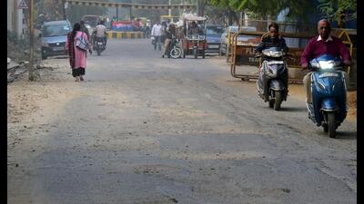 In October, chief minister Yogi Adityanath had directed officials to launch a massive campaign to make roads of the state pothole-free. He set November 15 as the deadline for repair of all roads. Later, it was extended till November 30. (HT Photo) In October, chief minister Yogi Adityanath had directed officials to launch a massive campaign to make roads of the state pothole-free. He set November 15 as the deadline for repair of all roads. Later, it was extended till November 30. (HT Photo)