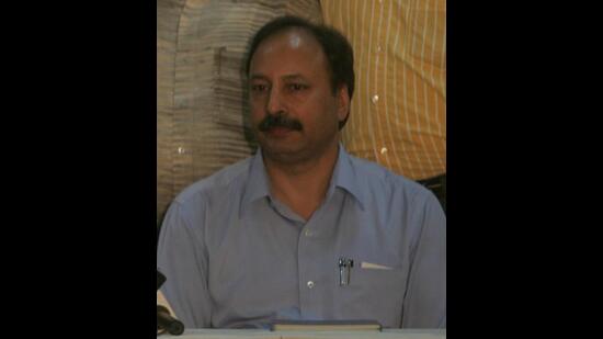 ATS chief Hemant Karkare at a press conference at the police club on 6 October 2008. Minutes before he was killed during the terror attacks, he was shown on TV wearing a bulletproof jacket. (Kunal Patil/Hindustan Times)