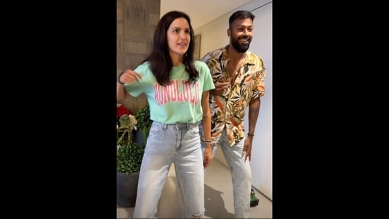 Hardik Pandya getting dance lessons from his wife Natasa Stankovic. (Instagram/@hardikpandya93)