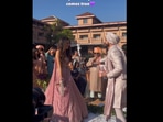 Groom surprises bride with a performance.(Instagram/@makeupbykomalhire) Groom surprises bride with a performance.(Instagram/@makeupbykomalhire)