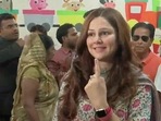 Gujarat Assembly election 2022: Mumtaz Patel, daughter of late senior Congress leader Ahmed Patel, casts her vote at a polling booth in Ankleshwar, Bharuch.(ANI)