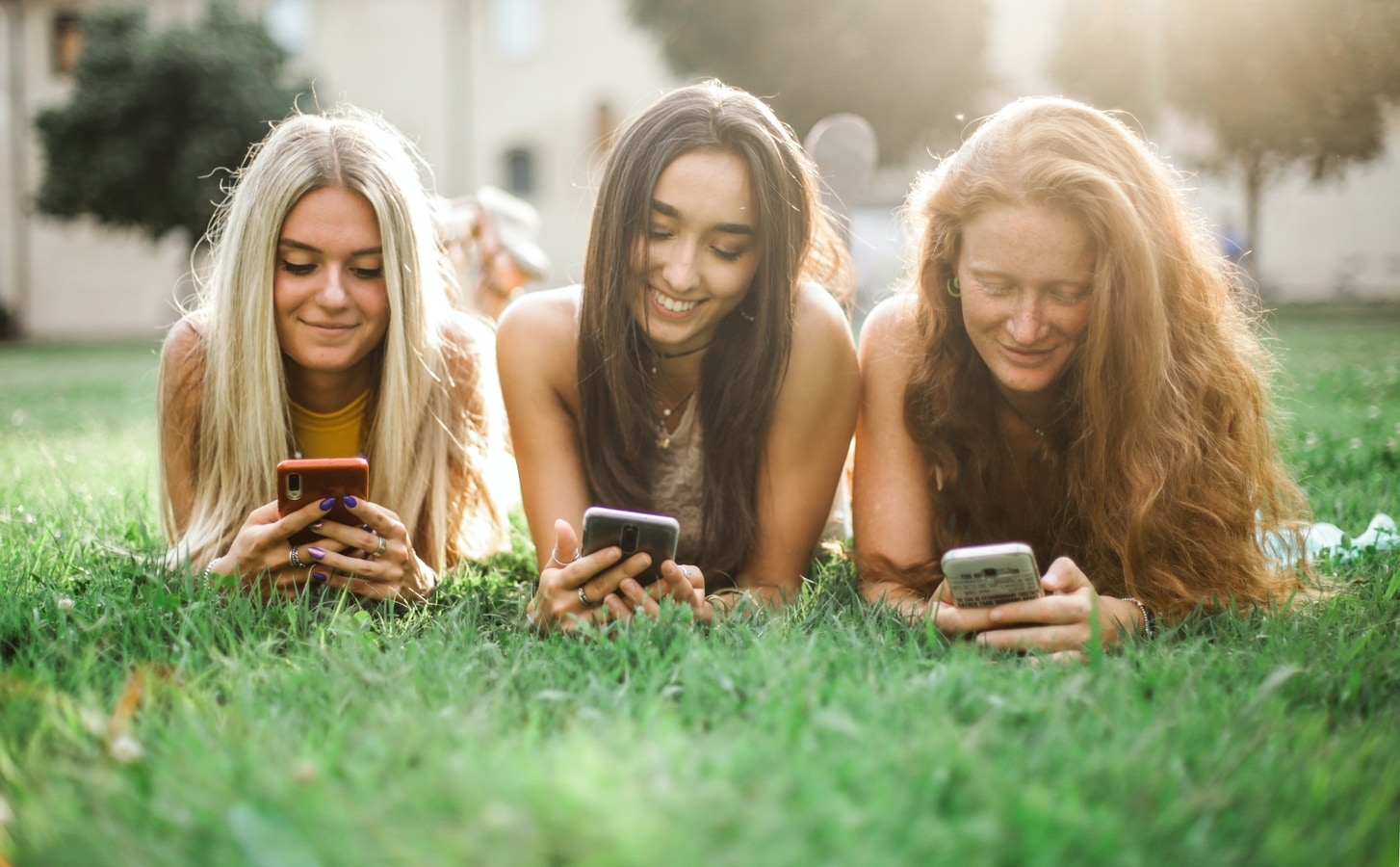 1 in 3 teenagers meet social media 'friends' in real life - BBC News