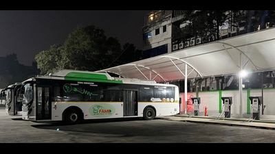 E-buses stand idle at a charging station near Pune Railway Station on Thursday. (Rahul Raut/HT PHOTO) E-buses stand idle at a charging station near Pune Railway Station on Thursday. (Rahul Raut/HT PHOTO)