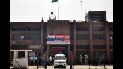 The two inmates went to court complex for hearing of their respective cases on Monday, where they procured phones from their aides, officials said. (HT File)