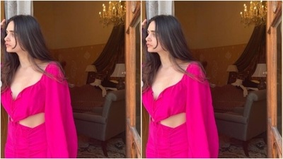 Gabriella wore her tresses open in wavy curls with a middle part as she posed for the pictures against a quintessential Jaipur architecture. (Instagram/@gabriellademetriades) Gabriella wore her tresses open in wavy curls with a middle part as she posed for the pictures against a quintessential Jaipur architecture. (Instagram/@gabriellademetriades)