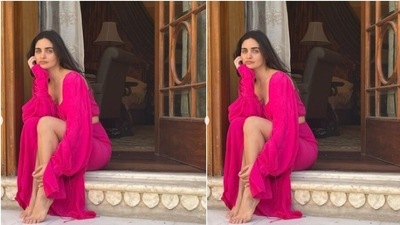 In minimal makeup, Gabriella aced the look to perfection. The model decked up in nude eyeshadow, mascara-laden eyelashes, drawn eyebrows, contoured cheeks and a shade of nude lipstick. (Instagram/@gabriellademetriades) In minimal makeup, Gabriella aced the look to perfection. The model decked up in nude eyeshadow, mascara-laden eyelashes, drawn eyebrows, contoured cheeks and a shade of nude lipstick. (Instagram/@gabriellademetriades)