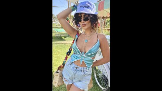 Vanessa Hudgens in a turquoise shade butterfly top with high-waisted denim shorts at the Coachella Valley Music and Arts Festival, US (Photo: Instagram)