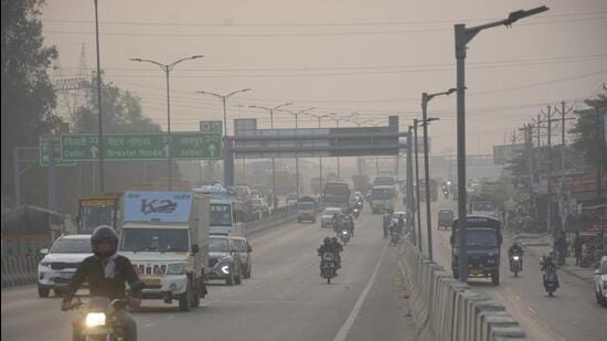 There are 40,603 vehicles in Ghaziabad that run on diesel and are more than 10 years old, and 224,537 vehicles running on petrol that are over 15 years old. (Sakib Ali/HT Photo)