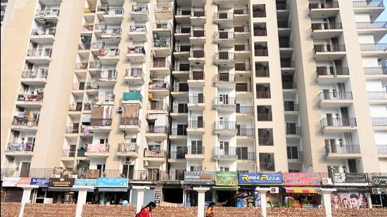 The developer built the shops on 200sqm land belonging to the housing society. (Sunil Ghosh/HT Photo)
