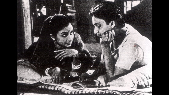 Sharmila Tagore and Saumitra Chatterjee in Apur Sansar directed by Satyajit Ray. (HT Photo)