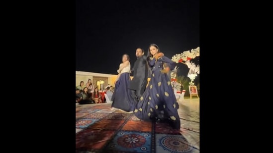 Viral Pakistani girl dances to Marjani.(Instagram/@oyee_ayesha)