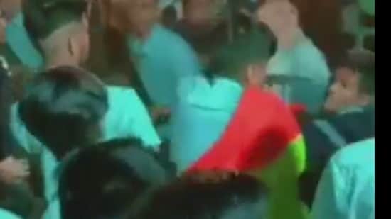 College brawl erupts in Belagavi for raising Karnataka flag in the fest(Screengrab of a viral video)