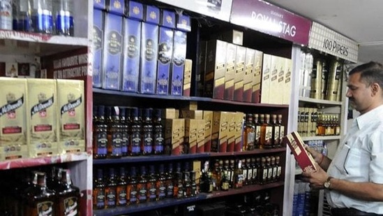 Dry days are days when the government prohibits the sale of alcohol in shops, clubs, bars, etc. on a specific day.(HT File Photo) Dry days are days when the government prohibits the sale of alcohol in shops, clubs, bars, etc. on a specific day.(HT File Photo)