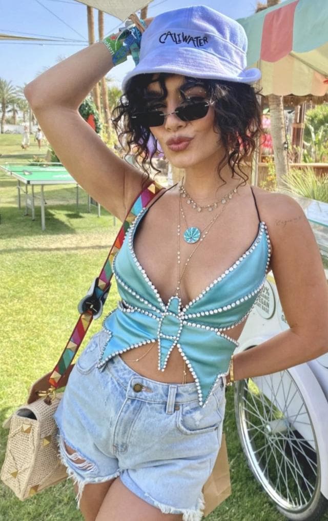 Vanessa Hudgens in a turquoise shade butterfly top with high-waisted denim shorts at the Coachella Valley Music and Arts Festival, US (Photo: Instagram) Vanessa Hudgens in a turquoise shade butterfly top with high-waisted denim shorts at the Coachella Valley Music and Arts Festival, US (Photo: Instagram)
