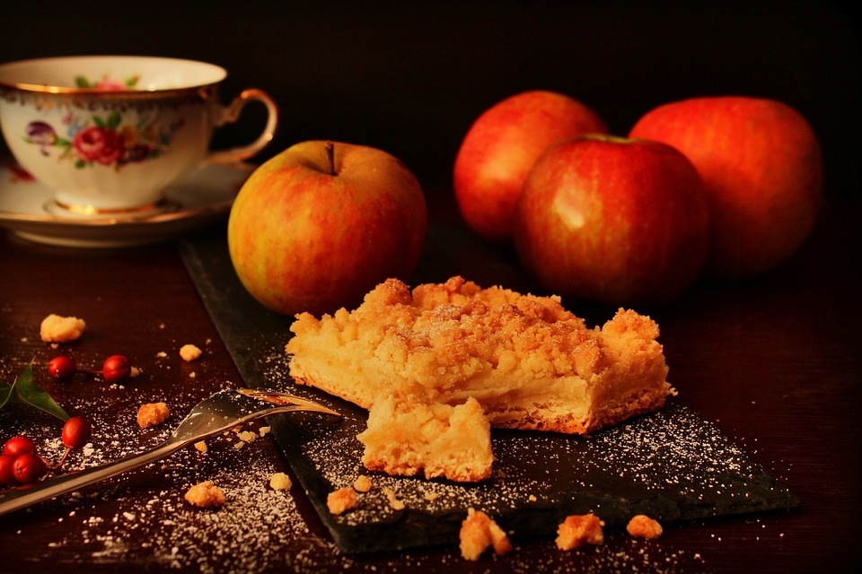 Apples are a rich source of polyphenols, quercetin and phlorizin, an important group of antioxidants which reduces the insulin resistance and lower your sugars. (Pixabay) Apples are a rich source of polyphenols, quercetin and phlorizin, an important group of antioxidants which reduces the insulin resistance and lower your sugars. (Pixabay)