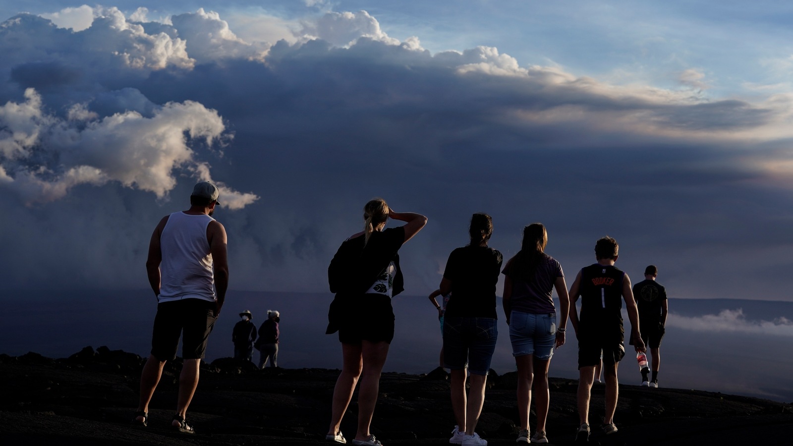 Volcanic Eruption In Hawaii s Mauna Loa Brings Tourism Boon During Slow 