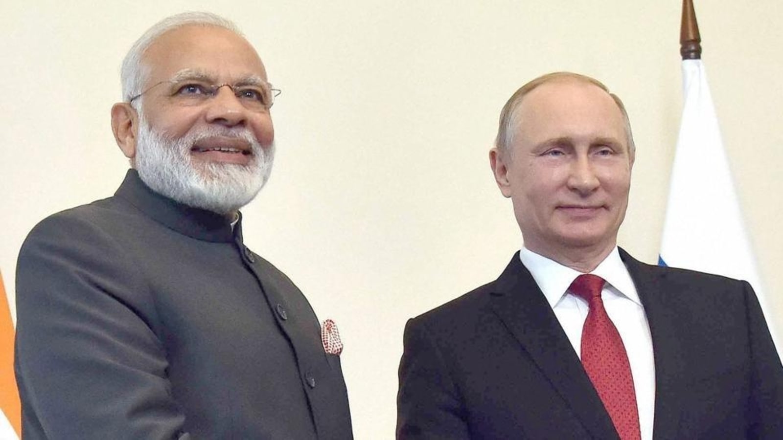 India to continue buying Russian oil: Report