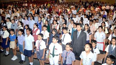 In May, the results of NAS 2021 threw up some shocking results for Maharashtra. According to the survey, 27% of children in class 8 and 33% of students in class 10 scored ‘below basic’ levels across subjects. The survey further showed that more than 50% of students in classes 3 and 5 could perform at basic or below the basic level in the assessment of various subjects for the survey. The number of such students went up to over 70% in classes 8 and 10. (HT PHOTO)