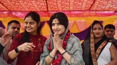Samajwadi Party candidate Dimple Yadav on the campaign trail in poll-bound Mainpuri. (HT PHOTO) Samajwadi Party candidate Dimple Yadav on the campaign trail in poll-bound Mainpuri. (HT PHOTO)