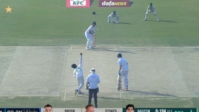 Naseem Shah bowling to Ben Stokes in Pakistan vs England 1st Test