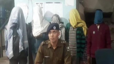 Patna: Seven people were found drinking alcohol in custody of excise department. Patna: Seven people were found drinking alcohol in custody of excise department.