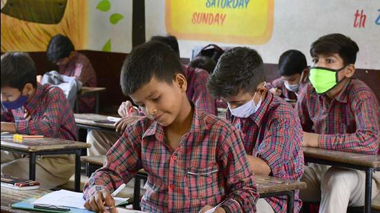 There are only around 350 Class IV employees in all 553 middle, high and senior secondary government schools in Ludhiana. (HT FILE PHOTO)