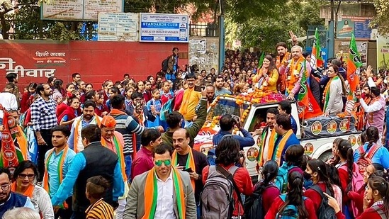 Parties pull out all the stops as MCD campaigning ends