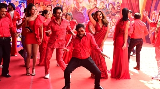 Johnny Lever shakes a leg at the Cirkus trailer launch. The film will release on Christmas Eve on December 23. (Varinder Chawla)