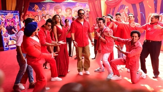 Cirkus actors Ranveer Singh, Siddhartha Jadhav, Pooja Hegde, Varun Sharma and Anil Charanjeett dance around director Rohit Shetty at the film's trailer launch. (Varinder Chawla)