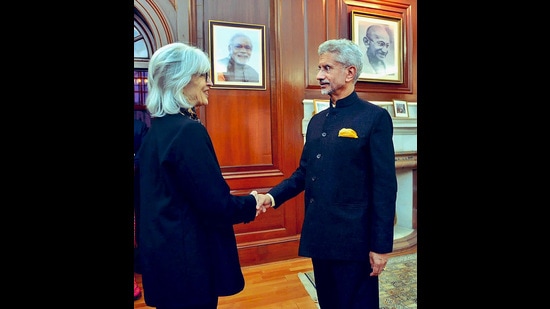 External Affairs Minister S Jaishankar with US Chargé d’Affaires Elizabeth Jones, in New Delhi on November 30. (PTI)