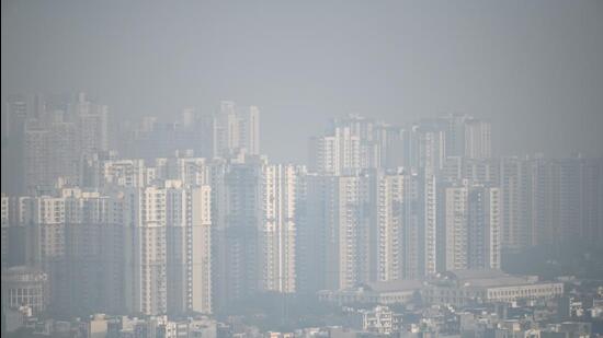 The average 24-hour AQI was 368 on Thursday. (Hindustan Times)