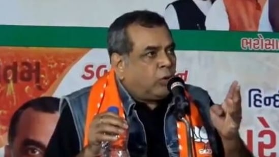Paresh Rawal's mention of Bengalis in his campaign speech before the 1st phase polling in Gujarat triggers social media outrage. 