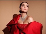 Sonam Kapoor dresses up in vibrant colours, brightens red carpet in Saudi Arabia Sonam Kapoor dresses up in vibrant colours, brightens red carpet in Saudi Arabia