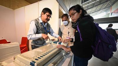 Polling officers undergo training to use EVMs at a training center at Commonwealth Games Village in New Delhi on Saturday. (Sanchit Khanna/HT Photo) Polling officers undergo training to use EVMs at a training center at Commonwealth Games Village in New Delhi on Saturday. (Sanchit Khanna/HT Photo)