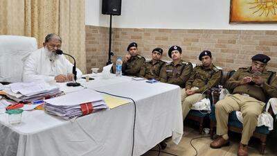 Haryana home and health minister Anil Vij’s ‘Janata Darbar’ that remained postponed for over a month, due to the model code of conduct in view of the elections of Panchayati Raj Institutions, resumed on Saturday in Ambala Cantonment. (HT Photo)