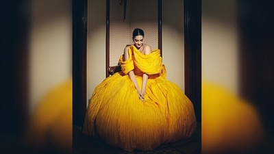 Sonam Kapoor looks majistic in a yellow gown featuring draped dramatic shoulder collar and a puffed bottom. (Instagram/@rheakapoor) Sonam Kapoor looks majistic in a yellow gown featuring draped dramatic shoulder collar and a puffed bottom. (Instagram/@rheakapoor)