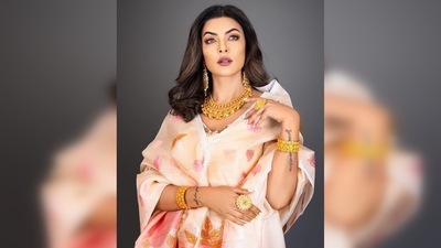 Sushmita Sen also turned showstopper for Manipuri designer Robert Naorem and walked the ramp at the Manipur Sangai Festival 2022 in his creation. (Instagram/@robertnaoremstudio) Sushmita Sen also turned showstopper for Manipuri designer Robert Naorem and walked the ramp at the Manipur Sangai Festival 2022 in his creation. (Instagram/@robertnaoremstudio)