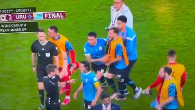 Screengrab of Uruguayan players scuffling with German referee Daniel Siebert (twitter)