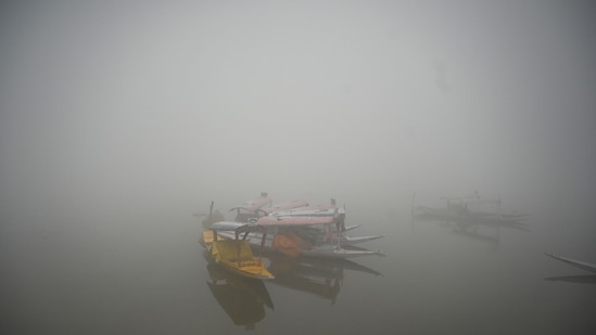 People of Srinagar have started preparing for winter as all meteorological stations in the valley are recording sub-zero temperatures.(HT Photo/Waseem Andrabi)