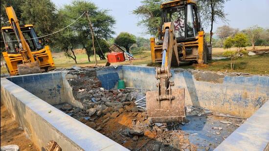 DTCP razes four illegal farmhouses near Damdama lake