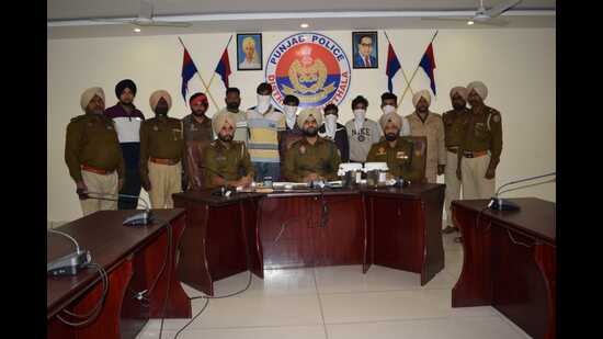 Sultanpur Lodhi police received a complaint from a liquor shop owner that five unidentified men looted ₹5,200 from workers of his shop by attacking them with a sharp-edged weapon. (HT photo)