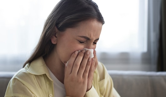 A few common signs of a dust allergy include sneezing, runny nose, teary eyes, coughing, and breathing difficulties. (Unsplash)