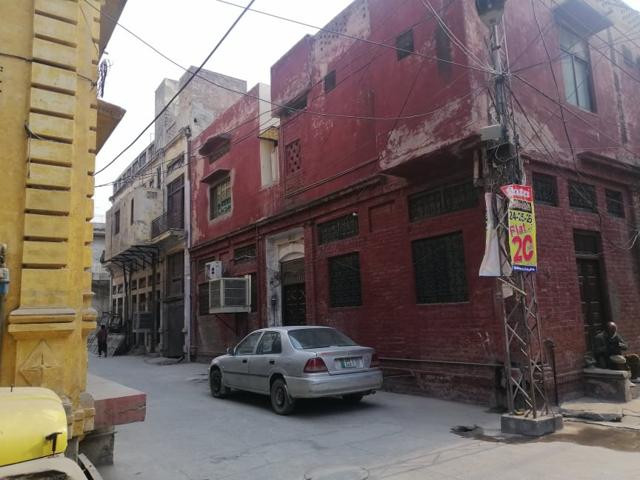An old house standing witness to change in Krishan Nagar. (HT) An old house standing witness to change in Krishan Nagar. (HT)