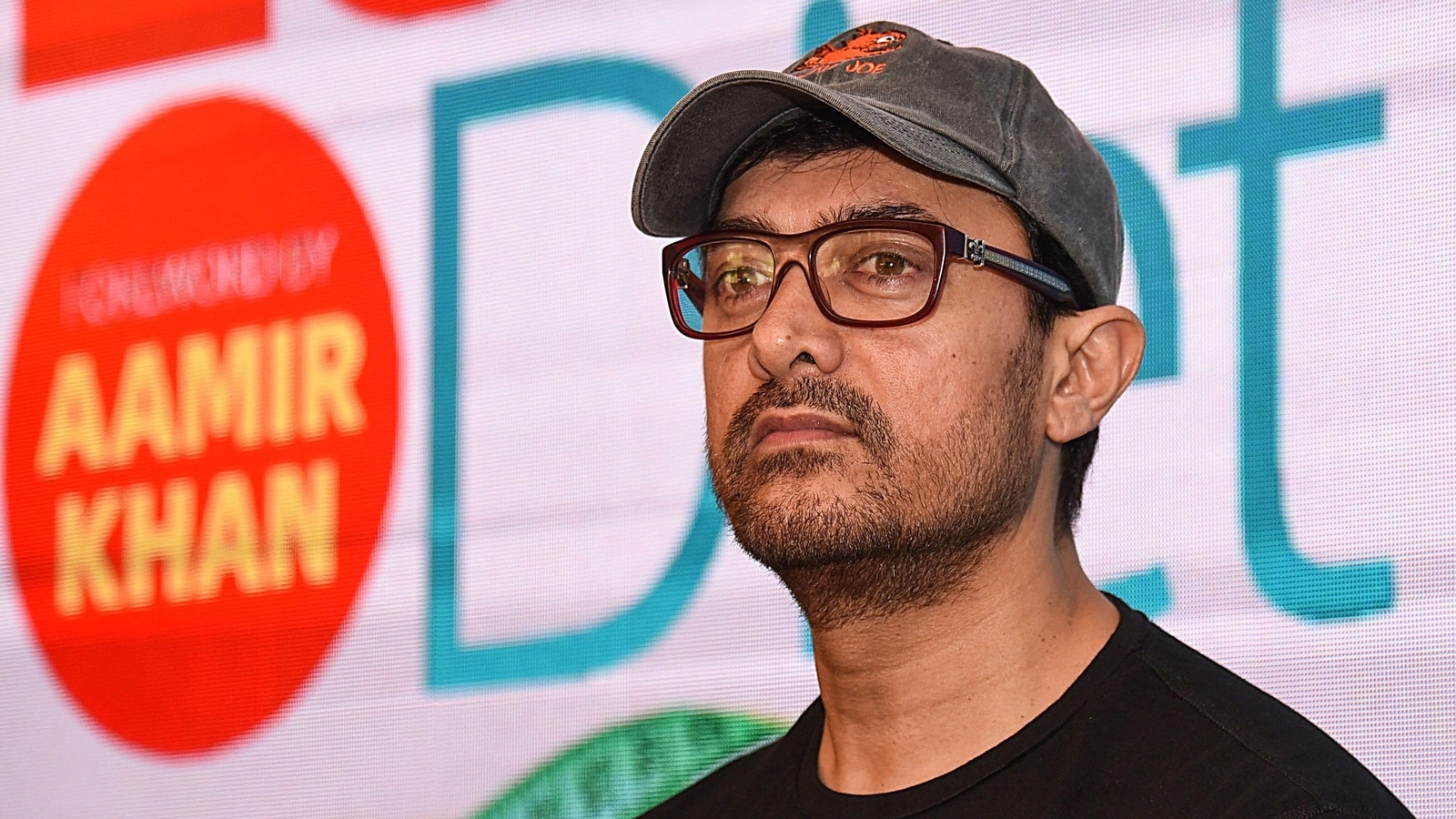 Aamir Khan recalls how dad's lenders would call up at home when he was young, gets emotional