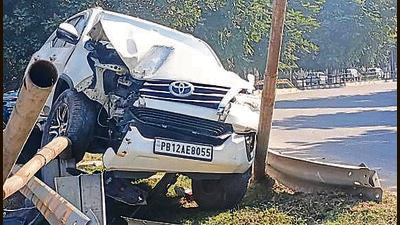 A car involved in an accident on the deadly curve near Mata Sunder Kaur gurdwara in Sector 70. (HT File) A car involved in an accident on the deadly curve near Mata Sunder Kaur gurdwara in Sector 70. (HT File)