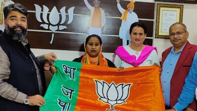 Independent councillor Rubi Sauda joining BJP ahead of Ambala deputy mayor polls. (HT File) Independent councillor Rubi Sauda joining BJP ahead of Ambala deputy mayor polls. (HT File)