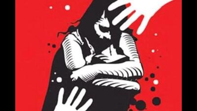 The accused assaulted the victim and took away  ₹80,000 through online transfer (REPRESENTATIVE IMAGE)