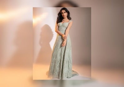 Shraddha Kapoor redefines elegance and grace in an ivory shimmery gown. (Instagram/@shraddhakapoor) Shraddha Kapoor redefines elegance and grace in an ivory shimmery gown. (Instagram/@shraddhakapoor)